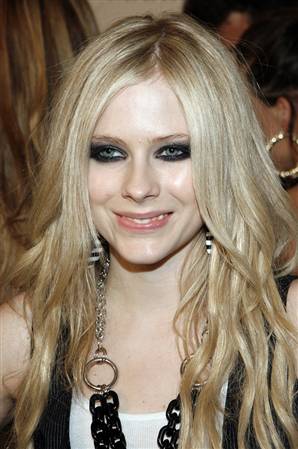 070518_scoop_AvrilLavigne_vmed.widec.jpg